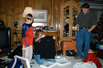 12-24-2003-097.JPG (116469 bytes)